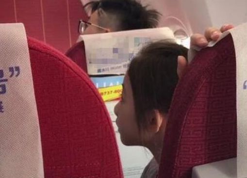 航班小萝莉的最新动态，航空界萌宝之旅探索